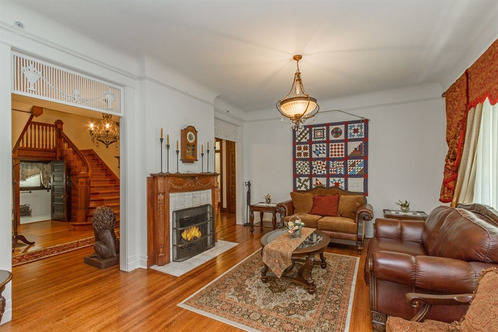 Sweet House Dreams Groundhog Day Bed and Breakfast, 1895 Victorian in