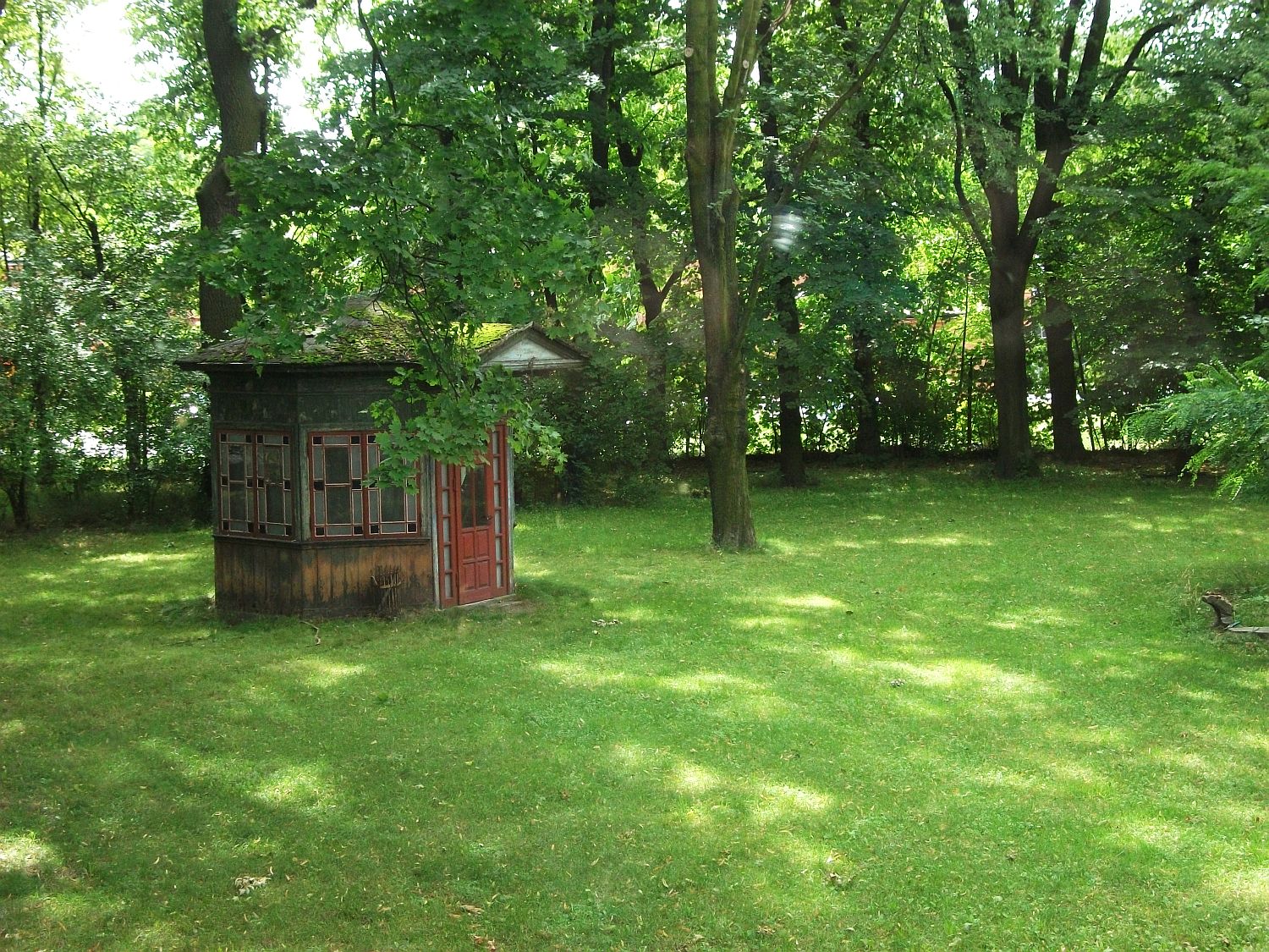 Rivertrain Lodz And The Art Book Museum The Museum Garden