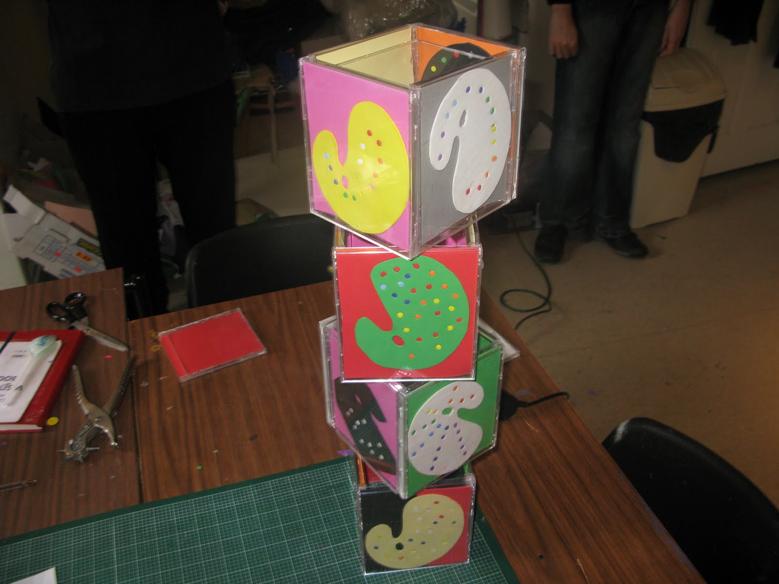 Level Best Art Cafe Artist Palette Table Centres