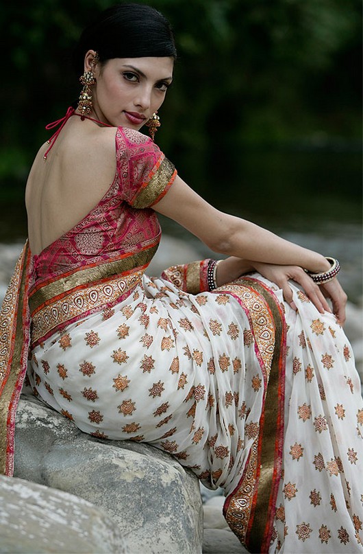 TELUGU WEB WORLD BIKINI STYLE BLOUSE DESIGNS PLUS INDIAN TRADITIONAL