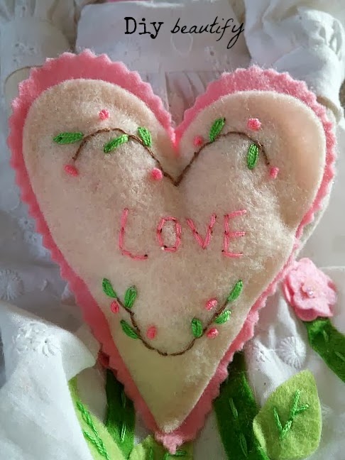 DIY Felt Valentines Hearts | DIY beautify