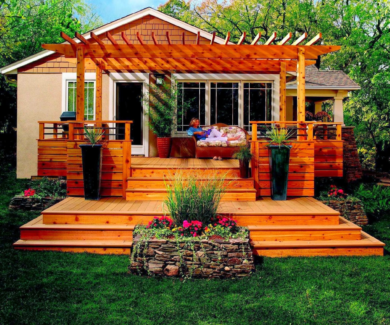 Awesome backyard deck design