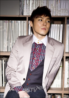 [Video] Wheesung returns with "They Are Coming" on Music Bank | Daily K