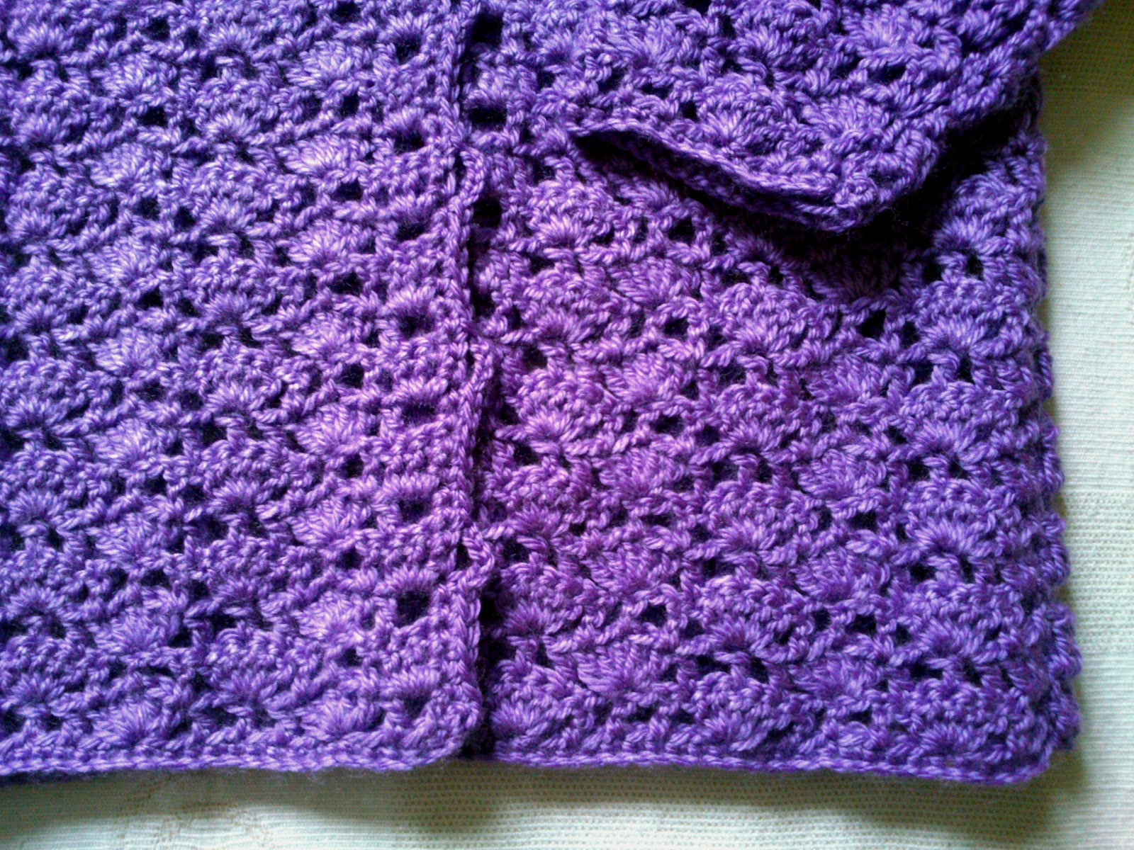 Włóczkowe Impresje: Hit sezonu - ażurowy sweterek na szydełku.