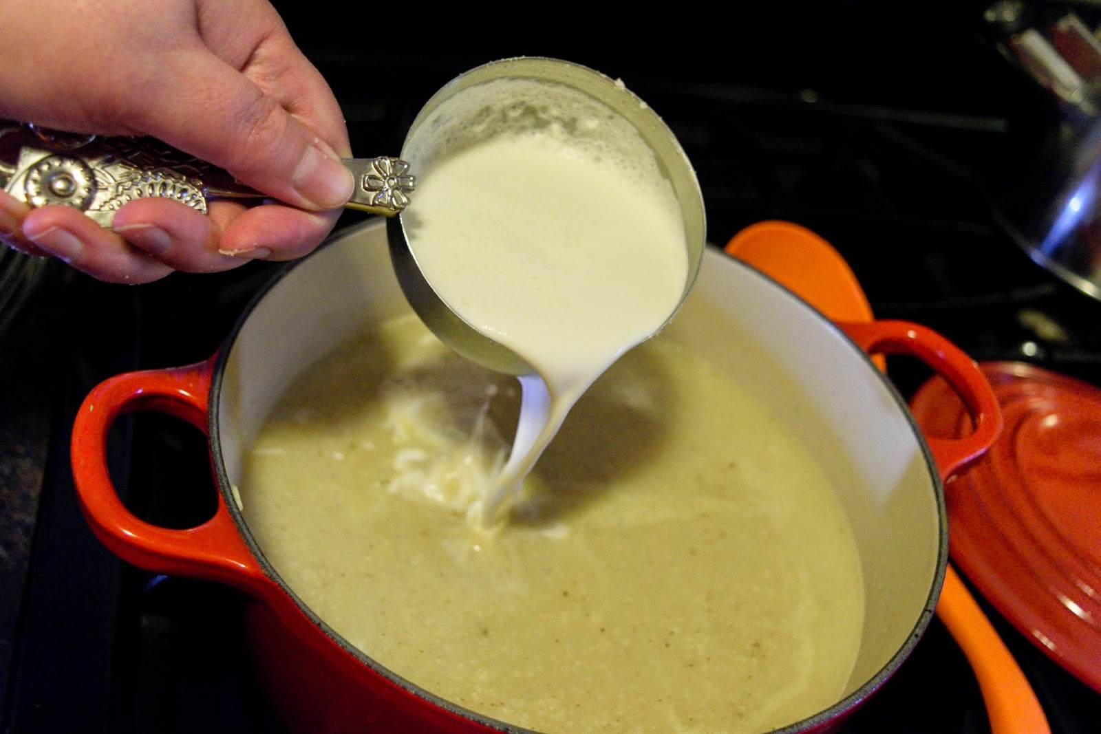 зернистые сливки в супе. когда добавлять сливки в суп. сливки свернулись. каша кусочки теста. сливки для супа.