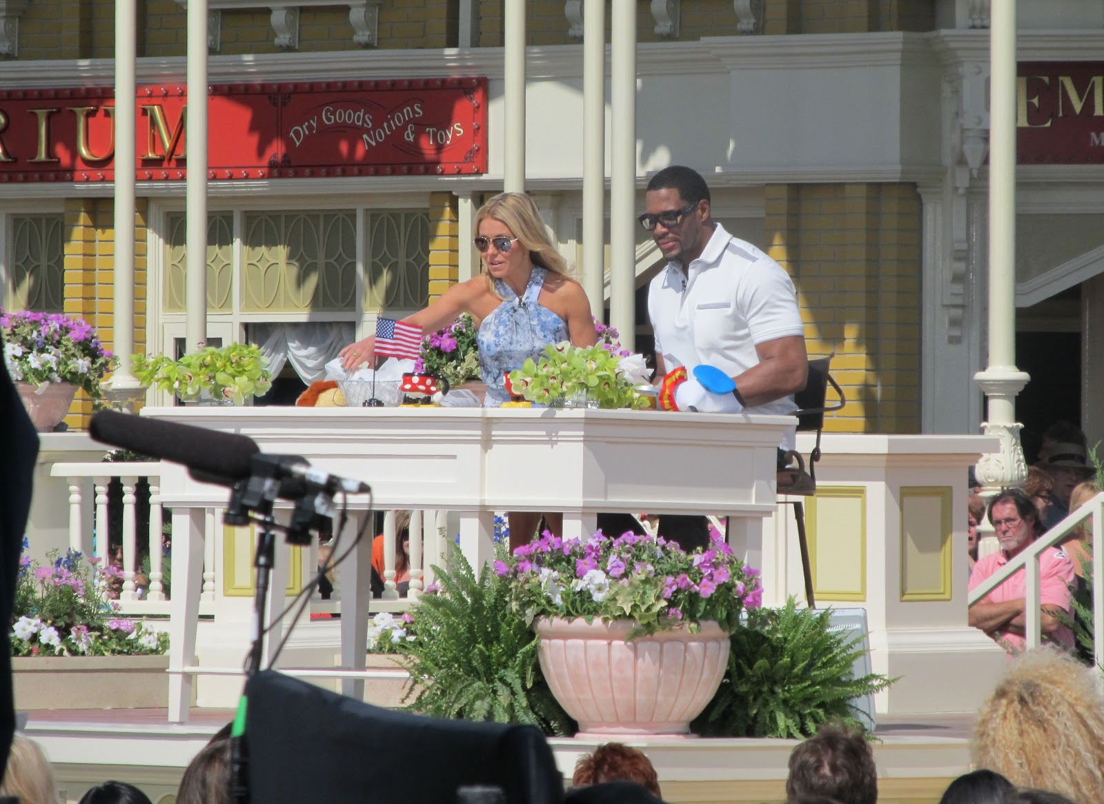 midnight snark live with kelly & michael at disney world!