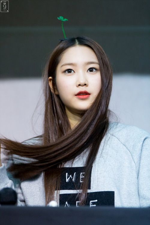 OMG Jiho Takes A Hard Fall In Video Clip | Daily K Pop News