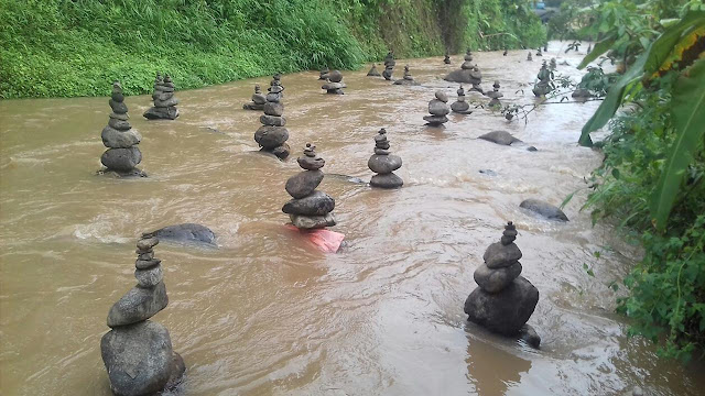  Kisah Tumpukan Batu Misterius di Aliran Sungai Cibojong Sukabumi