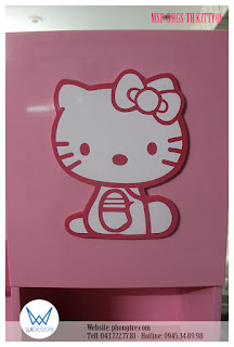 Chi tiết trang trí Hello Kitty làm bằng gỗ 5 ly trên mặt cánh giá sách
