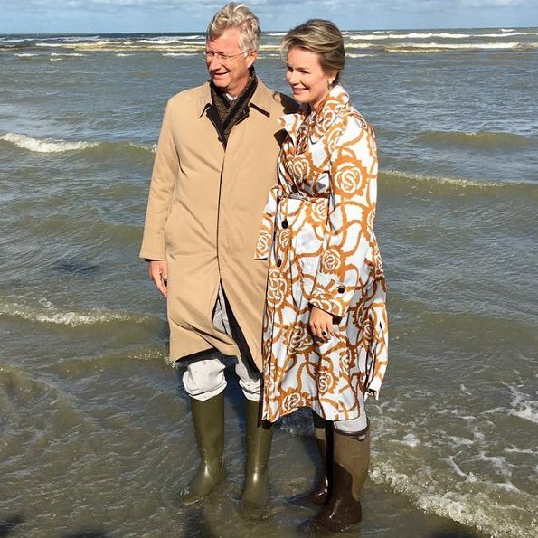 Queen Mathilde and King Philippe visited Orde van de Paardevisser in Oostduinkerke. Queen wore Dries Van Noten coat