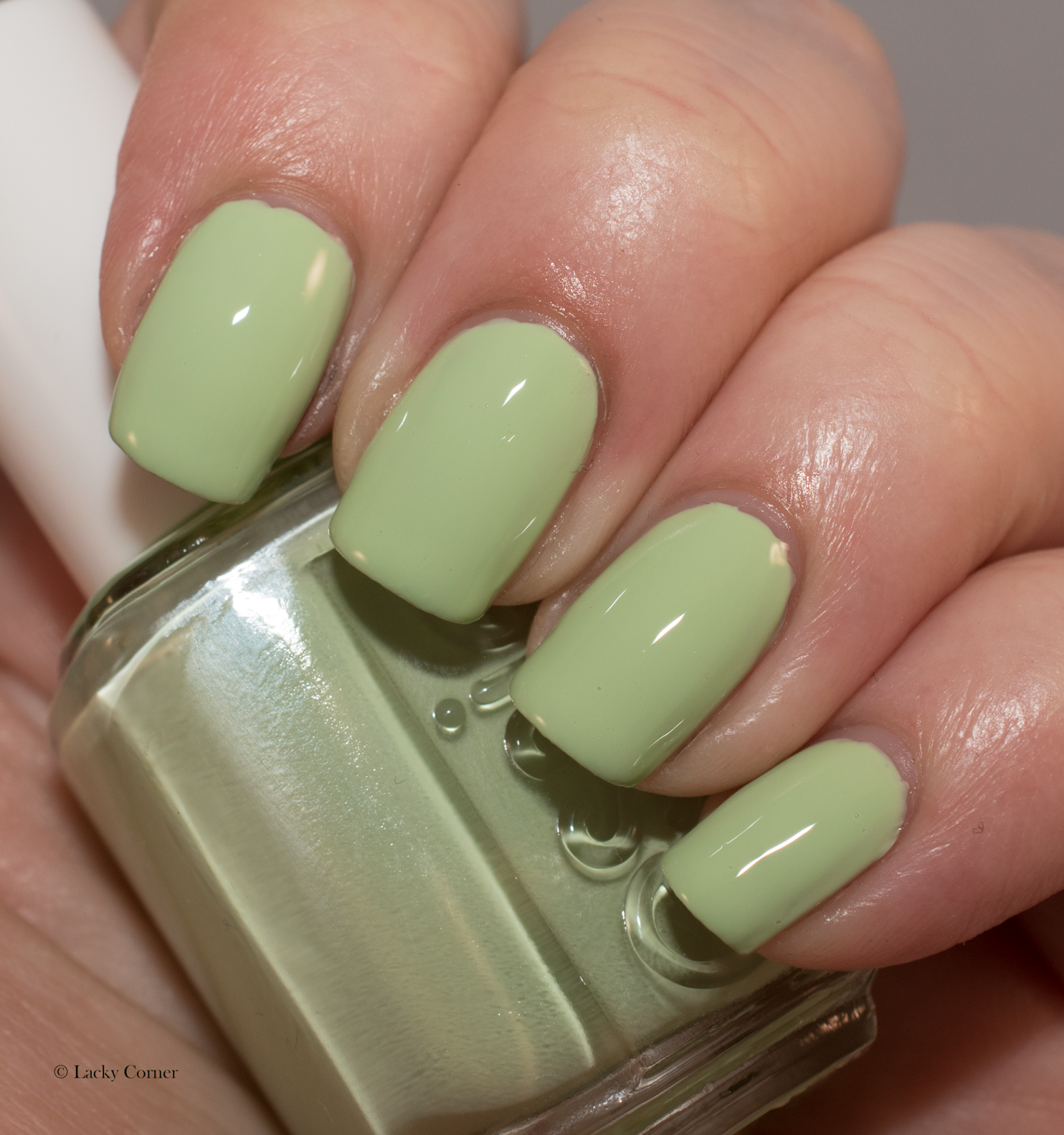 Lacky Corner Essie Going Guru