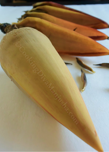 how-to-peel-Banana-Blossom
