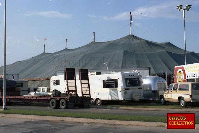 Camping américain et chapiteau du cirque Vargas 