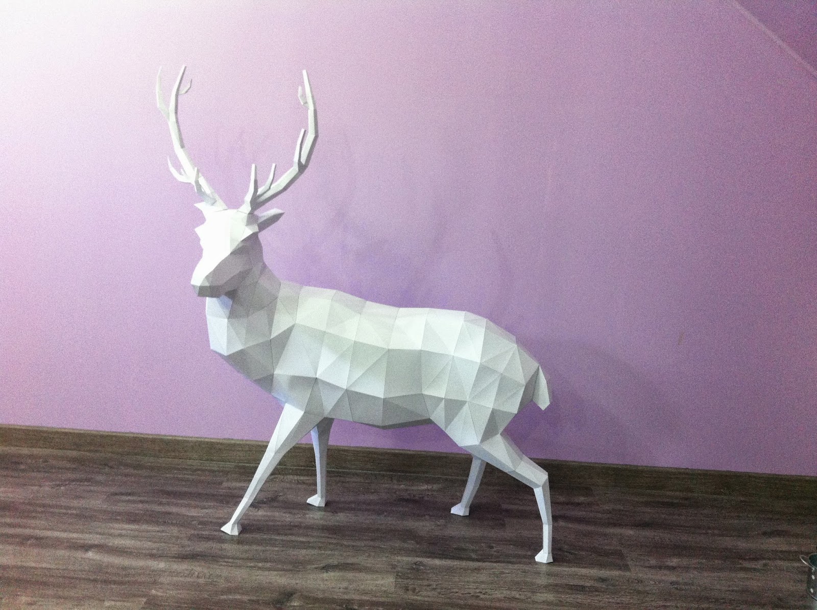 паперкрафт олень олень. пейперкрафт олень. объемный олень. паперкрафт голова оленя развертка. изумрудный олень паперкрафт.