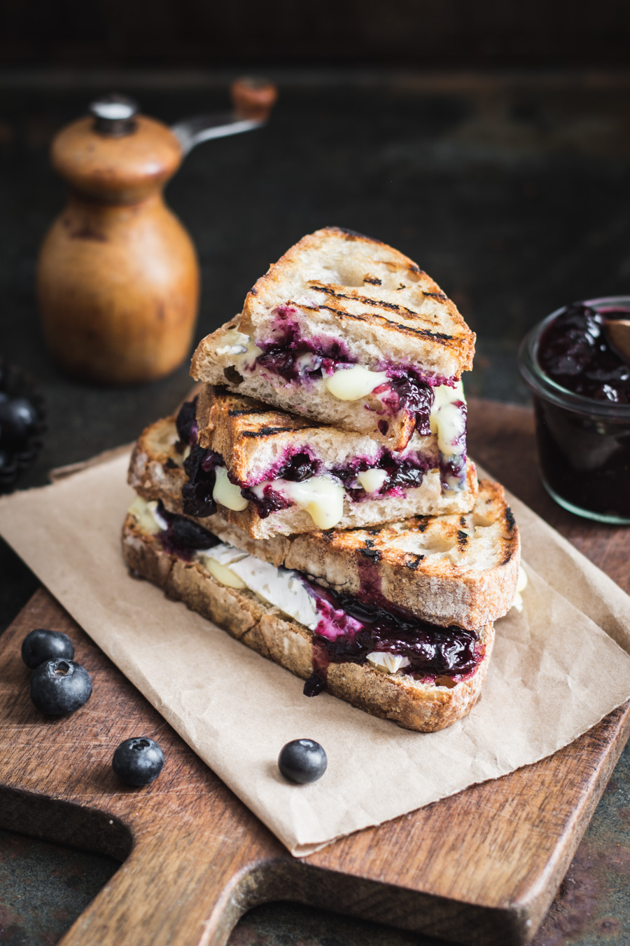 Chic, Chic, Chocolat Grilled cheese au camembert et aux myrtilles