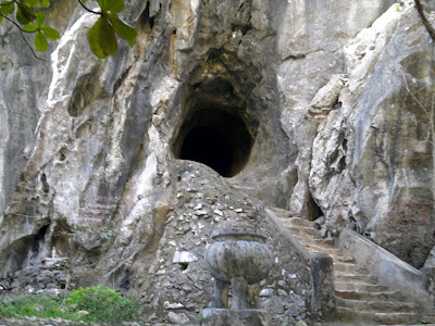 Marble caves and mountains near Hoi An