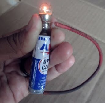 Rangkaian Lampu Sederhana Sekaligus Alat Periksa Isi Baterai Bintangtop Com Dunia Ide Dan Kreativitas Tanpa Batas
