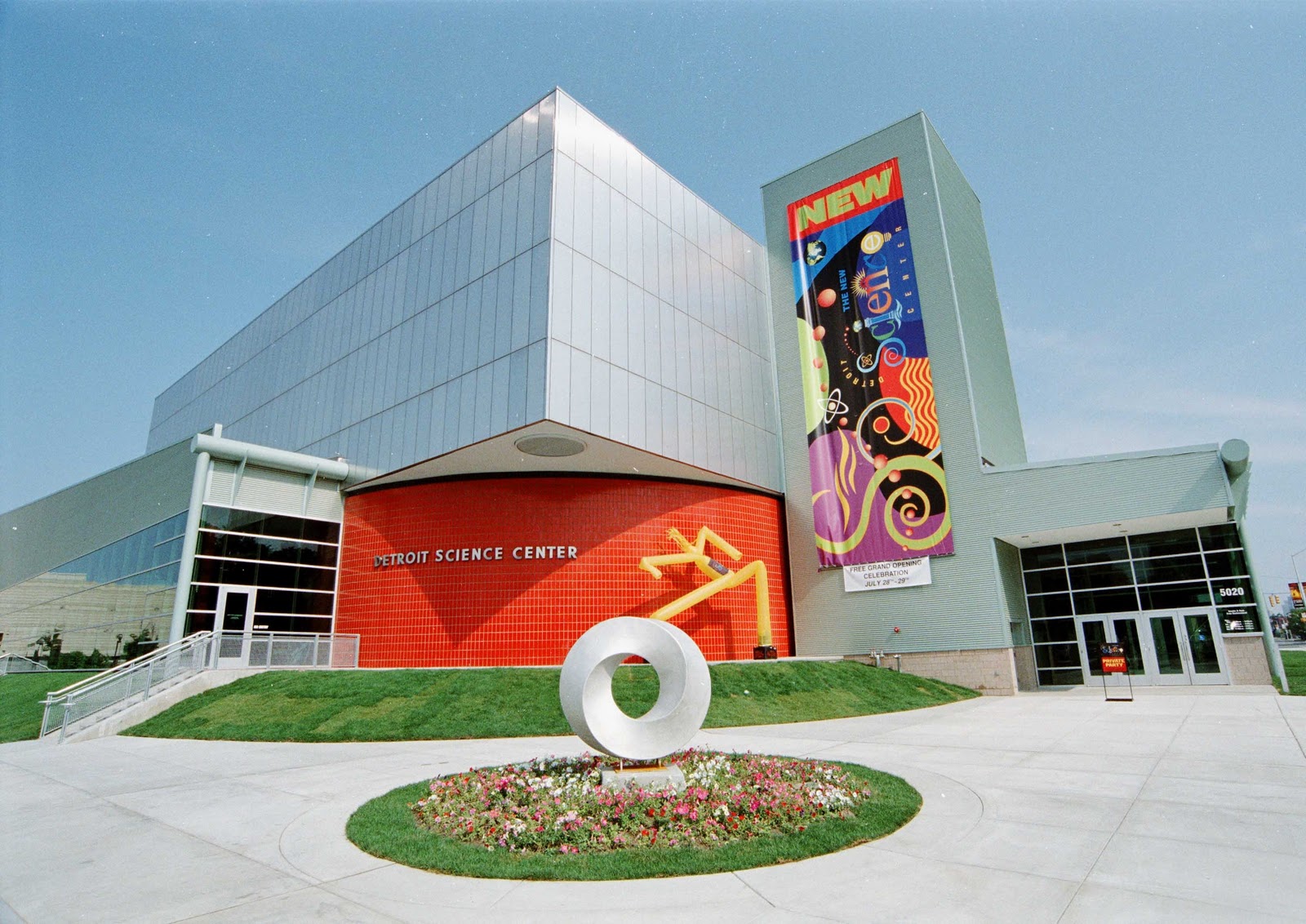 MetroDetroit Attractions The Detroit Science Center