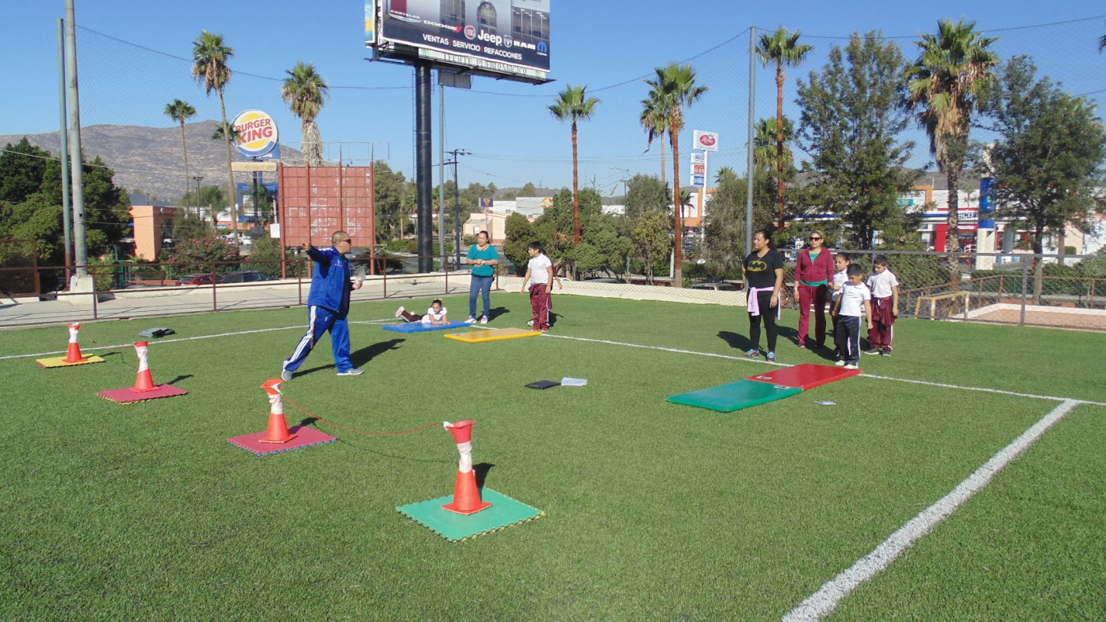 Educación BC ALUMNOS Y PADRES DE FAMILIA PARTICIPAN EN EL RALLY JUEGO