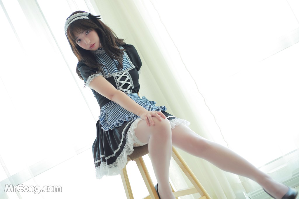 View pictures of very beautiful and seductive maid (17 pictures)