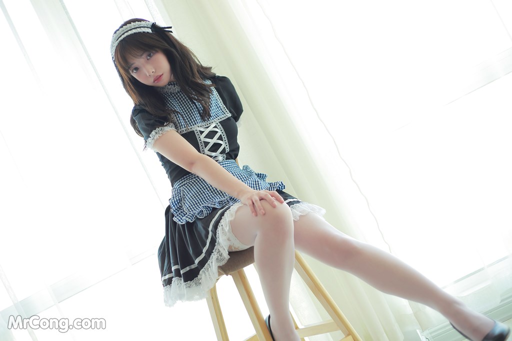 View pictures of very beautiful and seductive maid (17 pictures) photo 1-7