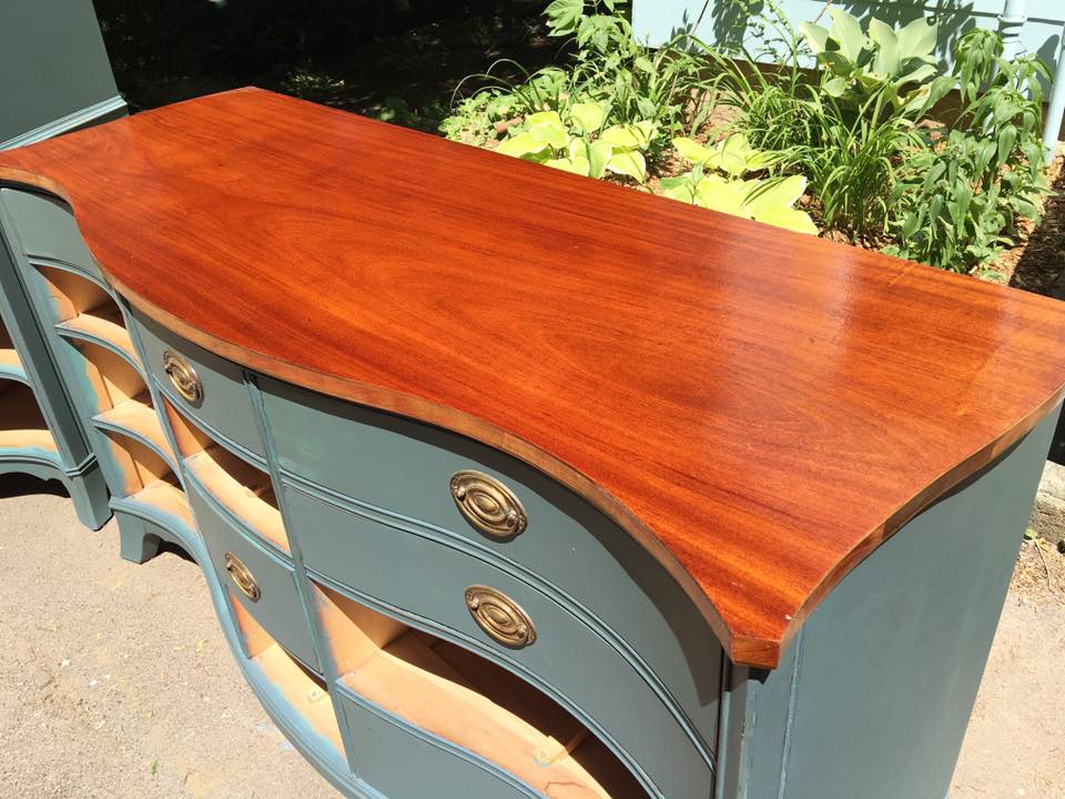 Heir and Space A Mahogany Dresser Set