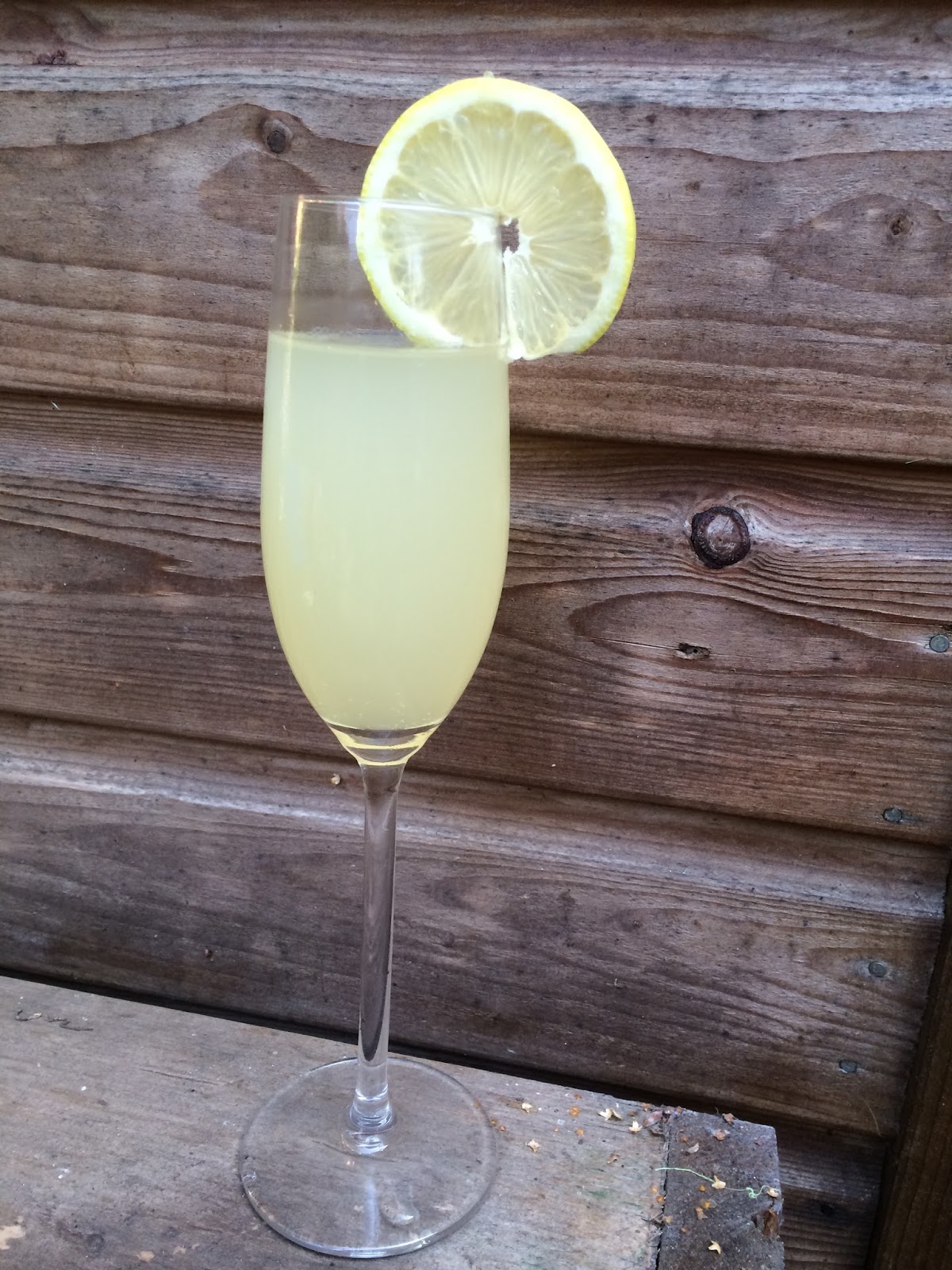 Life and Lizzy♡: Limoncello prosecco cocktail