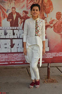 Taapsee Pannu Looks Super Cute in White Kurti and Trouser 05
