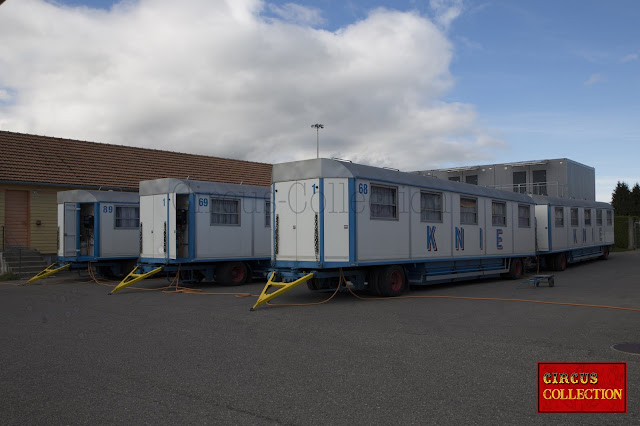 Des wagons en gare de Bulle à la place du Russalet, installation des roulottes. ( Bulle le 24 septembre 2018 ).  photo Philippe Ros