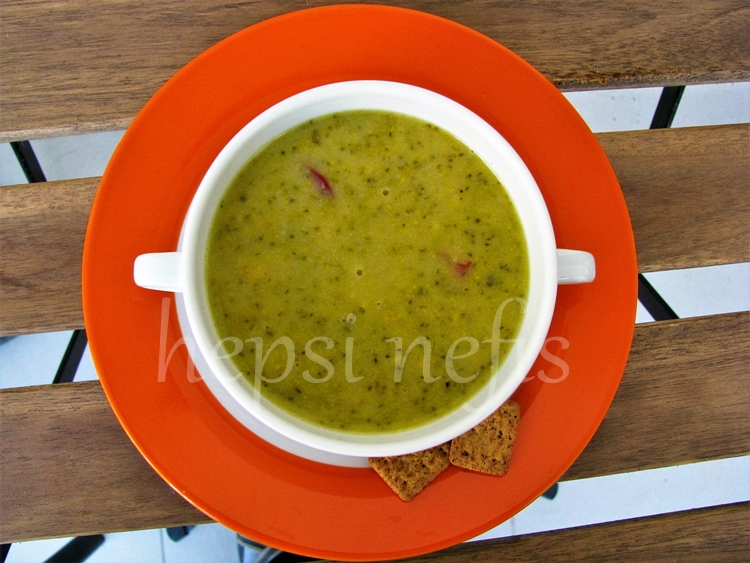 Brokoli Corbasi Kremalı Brokoli Corbasi