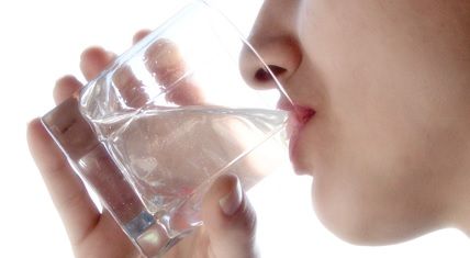 Selalu minum air putih setelah bangun tidur Selalu minum air putih setelah bangun tidur