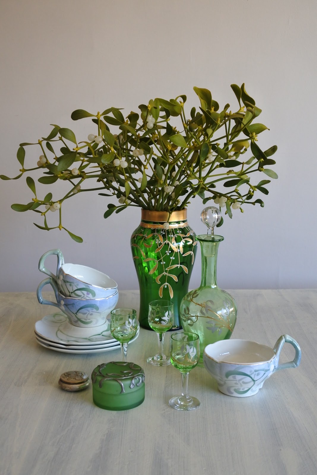 グルニエイデコ Grenier Ideco Online Shop ブログフランス アンティーク 食器と雑貨 Gui ヤドリギ やどりぎ グリーンガラス製 アンティークたち