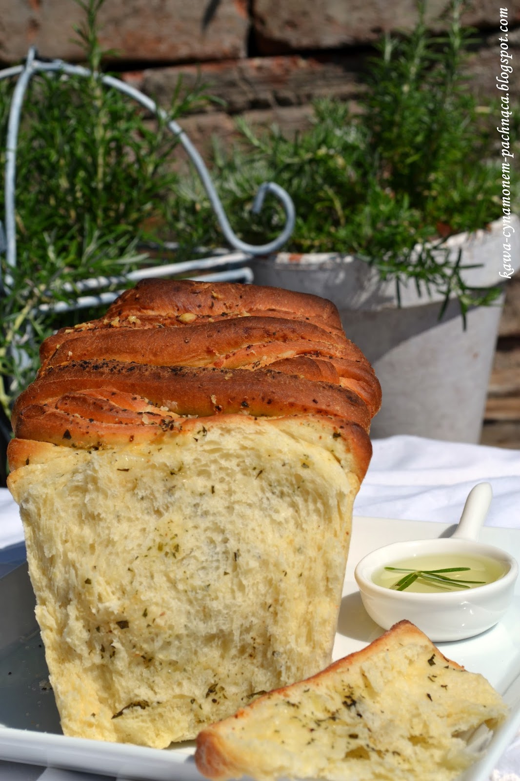 Kawa cynamonem pachnąca ZIOŁOWY CHLEBEK ODRYWANY