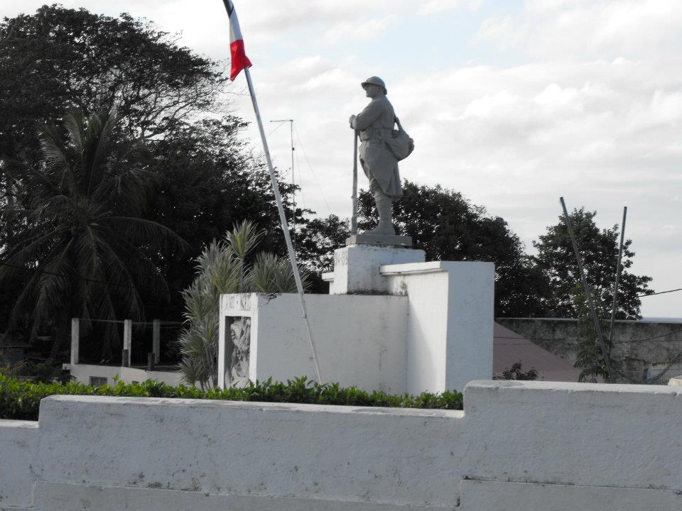 Balawou Le monument aux morts de l'AnseBertrand (Guadeloupe)
