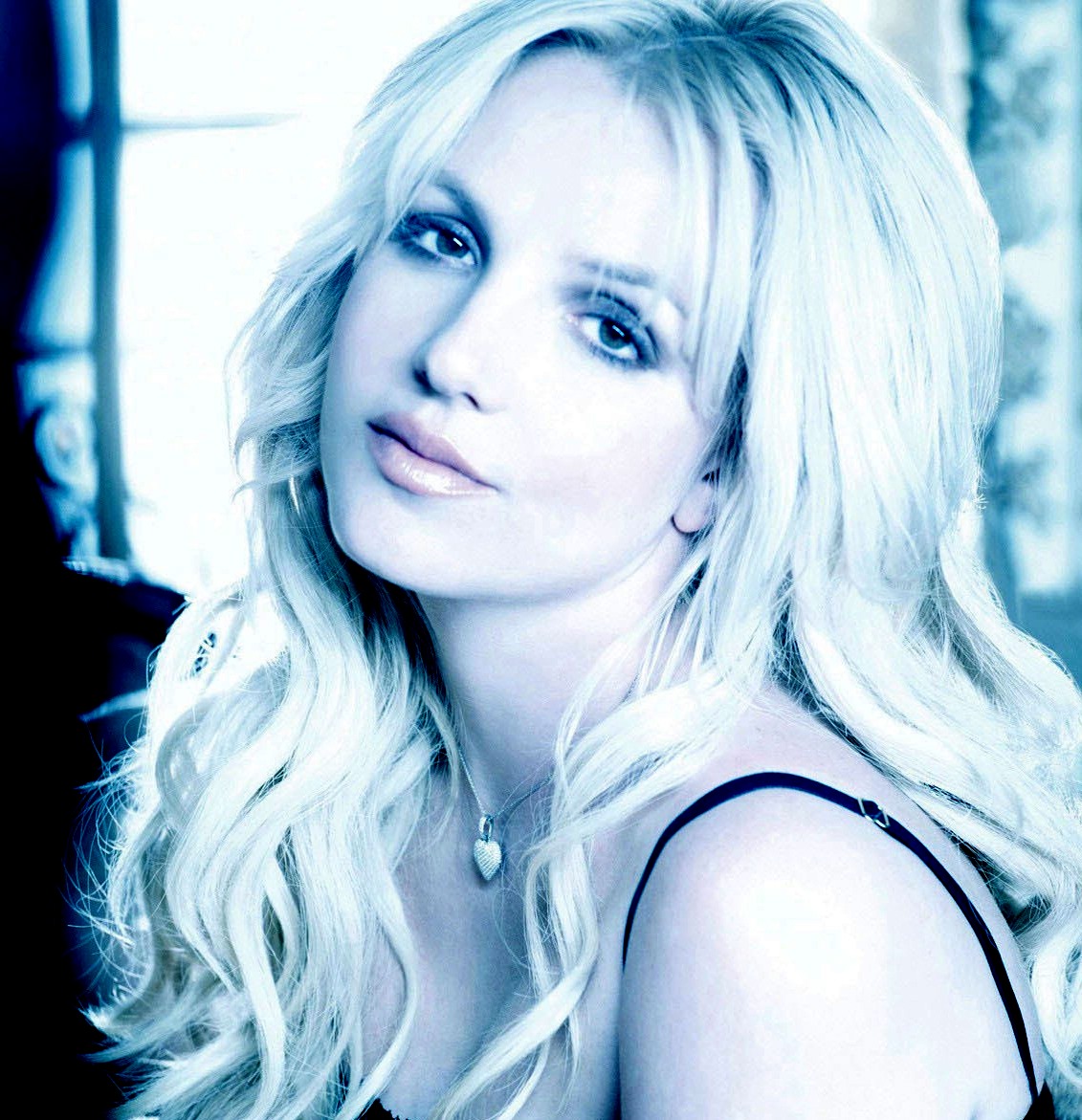 http://2.bp.blogspot.com/-FbzNgu5WLqI/Twf02RsrafI/AAAAAAAAAgU/Qxy5Kaat-Ag/s1600/Britney-Spears-2011-Wallpaper.jpg