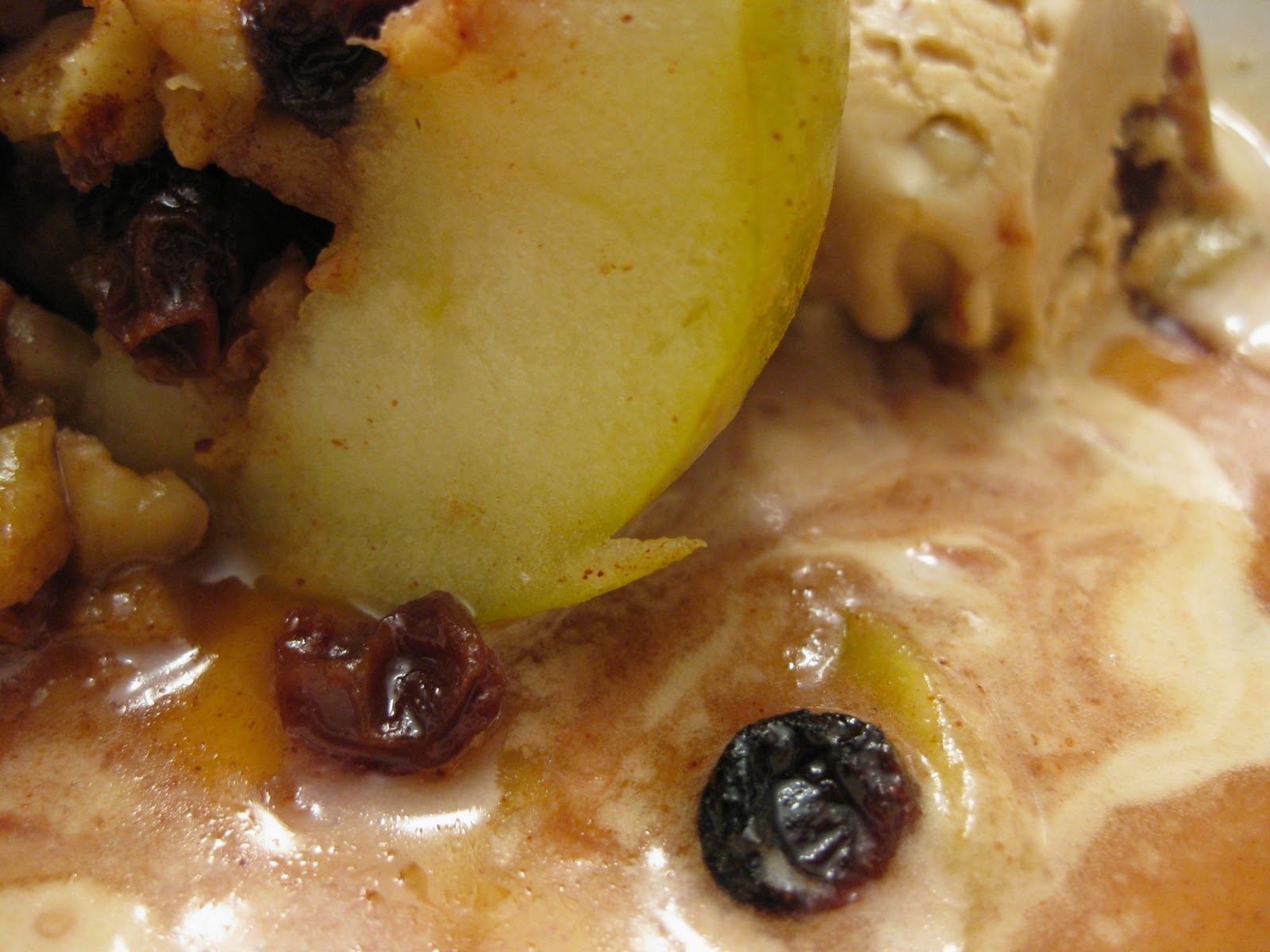 Delightfully Vegan Baked Granny Smith Apple with Walnuts, Raisins and Cinnamon Sugar