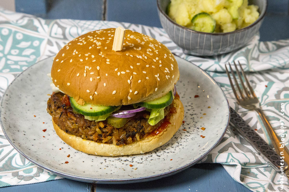 Wos zum Essn: Herzhafter Veggie-Burger mit Bratlingen aus schwarzen ...