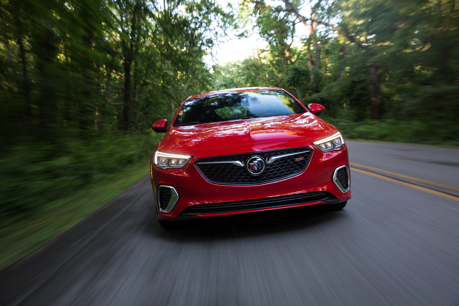 2018-Buick-Regal-GS-06.jpg