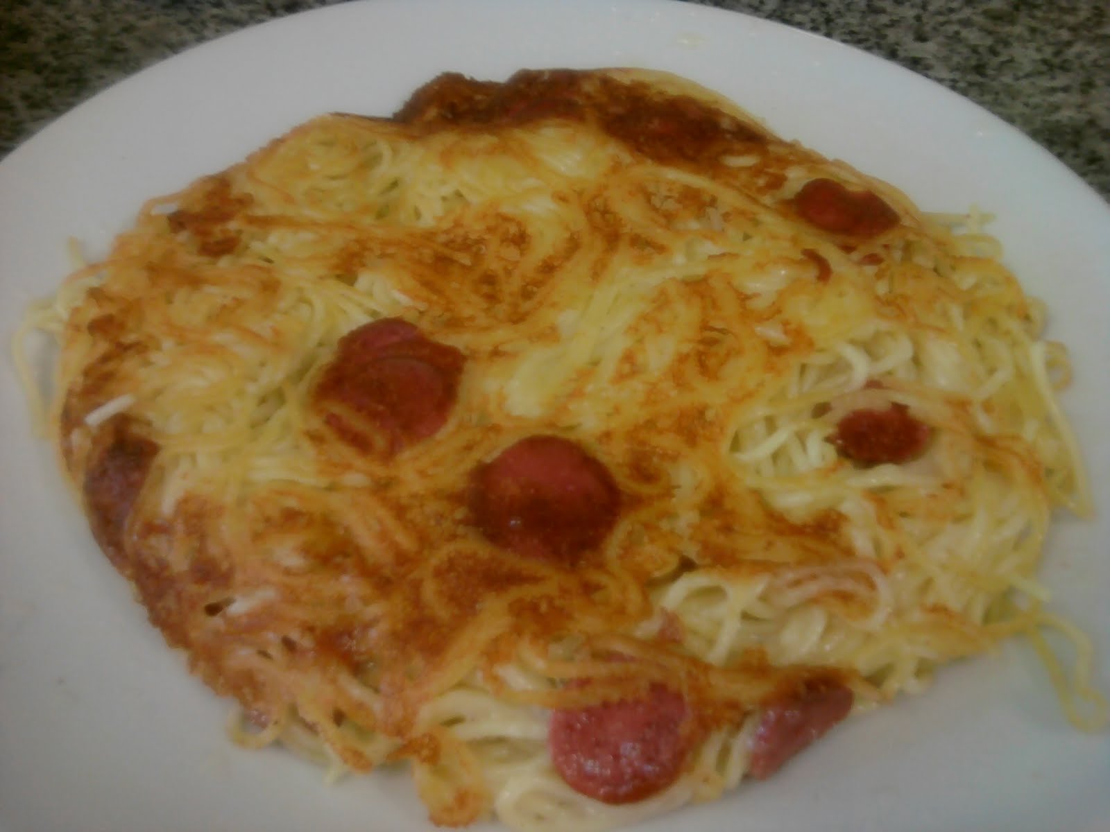 Sihirli Oklava Mahate SOSİSLİ MAKARNA BÖREĞİ