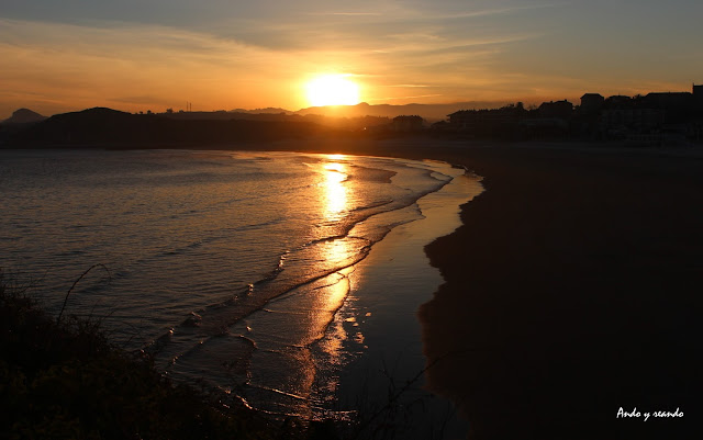 Amanecer en la playa de la Concha  de Suances