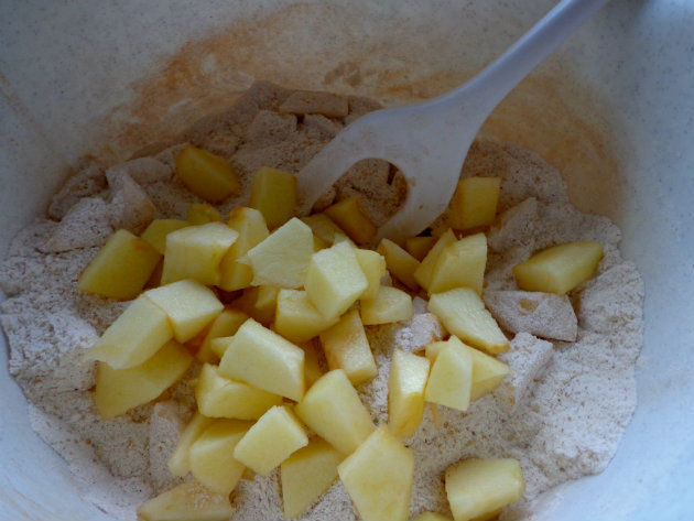 Swedish apple cake. This buttery apple and cinnamon cake is incredibly moist, light and so wonderfully easy to make.