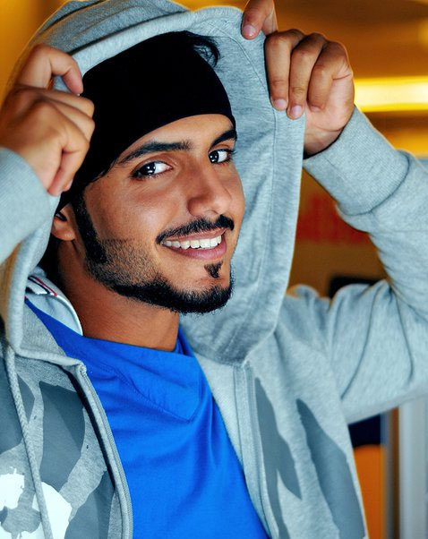 وسامة الى أبعد الحدود ..الشهير بدر آل زيدان .. يبكي والسبب؟