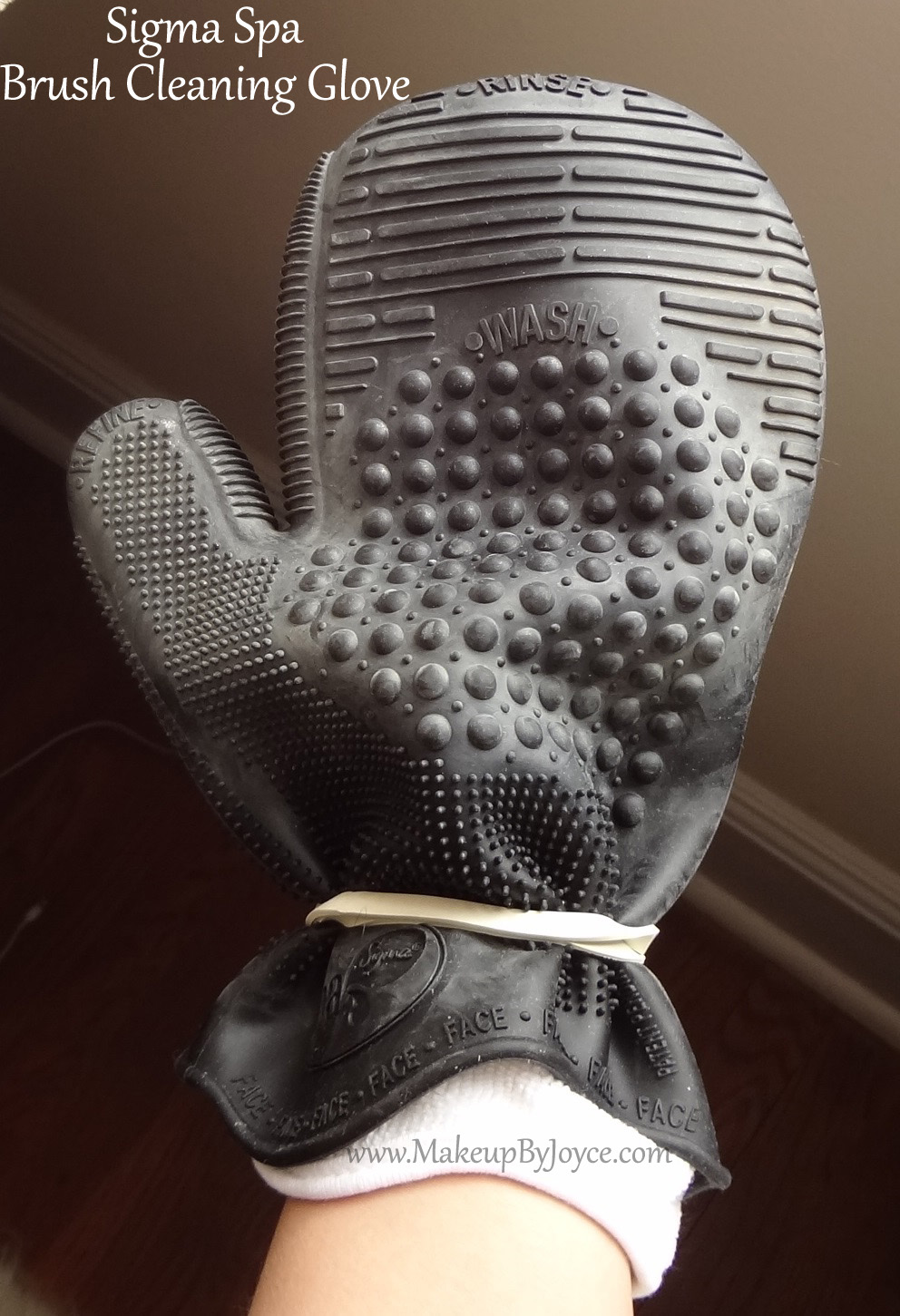 MakeupByJoyce ** ! Review Sigma Spa Brush Cleaning Glove