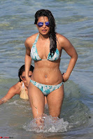 Priyanka Chopra in White Green Bikini in Miami Day 4 Stunning Beauty ~ Exclusive 18.jpg Priyanka Chopra in White Green Bikini in Miami Day 4 Stunning Beauty ~ Exclusive 18.jpg