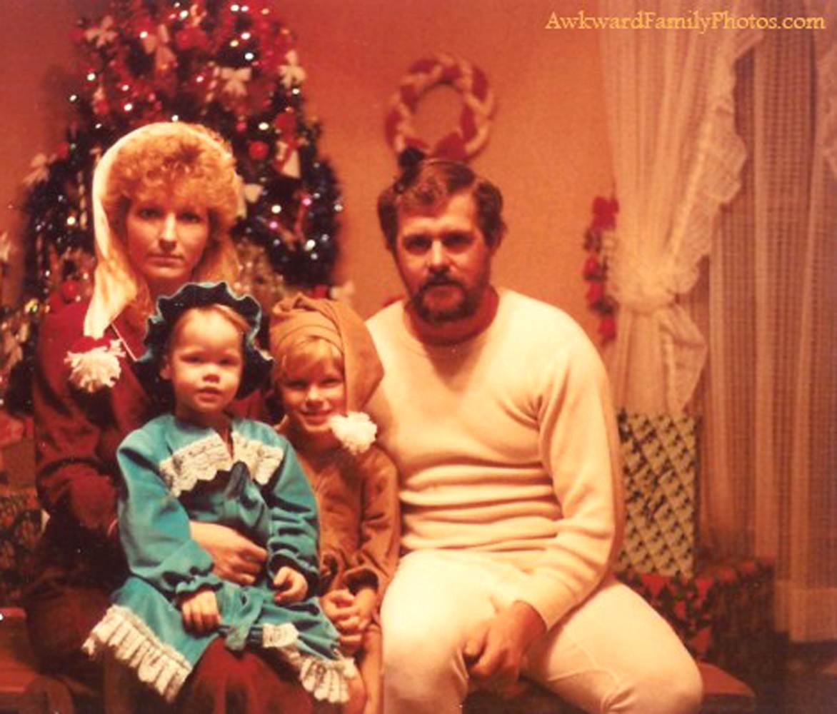 Akward family christmas photos The topic of public breastfeeding is still for some reason up for debate, despite the fact that babies need to eat, boobs are not inherently sexual, etc. etc. The prescribed taboo flung upon the act is becoming laughable to a wider audience as more and more smart, beautiful, and famous women around.
