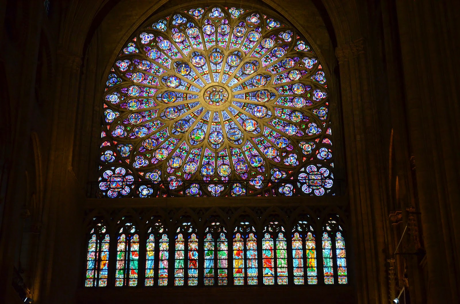 Собор парижской богоматери роза