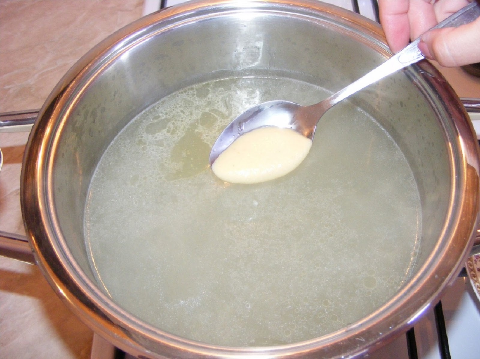 Вареные кусочки теста. Как правильно варить пельмени. Пропорции варки макарон. Тесто на кефире для бешпармакс. Как жарить пельмени.