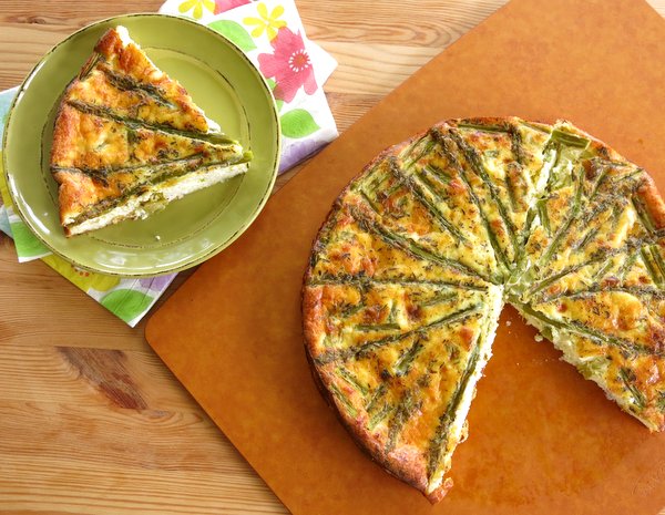 Crustless Asparagus Quiche SmartPoints 2 | healthy weight watchers recipes