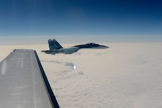 pencegatan jet tempur Sukhoi Su-27 Rusia