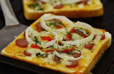 Resep Pizza Mini Dengan Roti Tawar Sossis